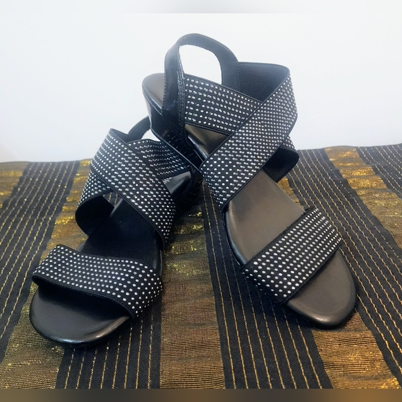 Predictions Comfort Plus Size 71/2 Strappy Silver Rinestone Studded Sandals Cute - Picture 2 of 14
